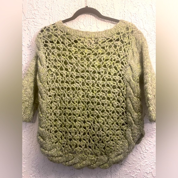 Green Knit Quarter-Sleeve sweater - Picture 2 of 3